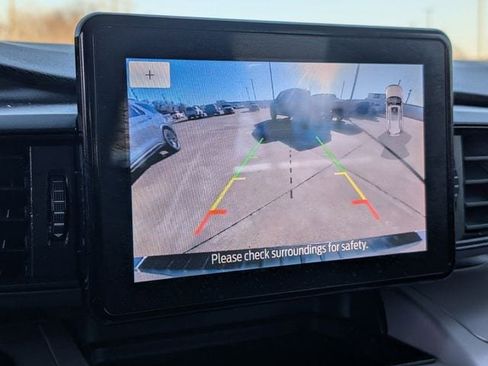 Used 2023 Ford Explorer XLT image 15