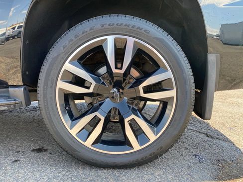 Used 2019 Chevrolet Tahoe Premier w/ RST 6.2L Performance Edition AWD/4WD image 31