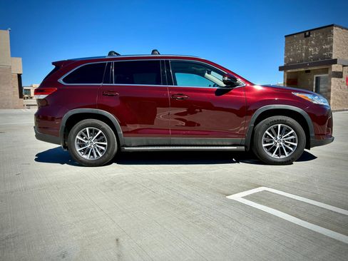 Used 2019 Toyota Highlander XLE FWD image 10