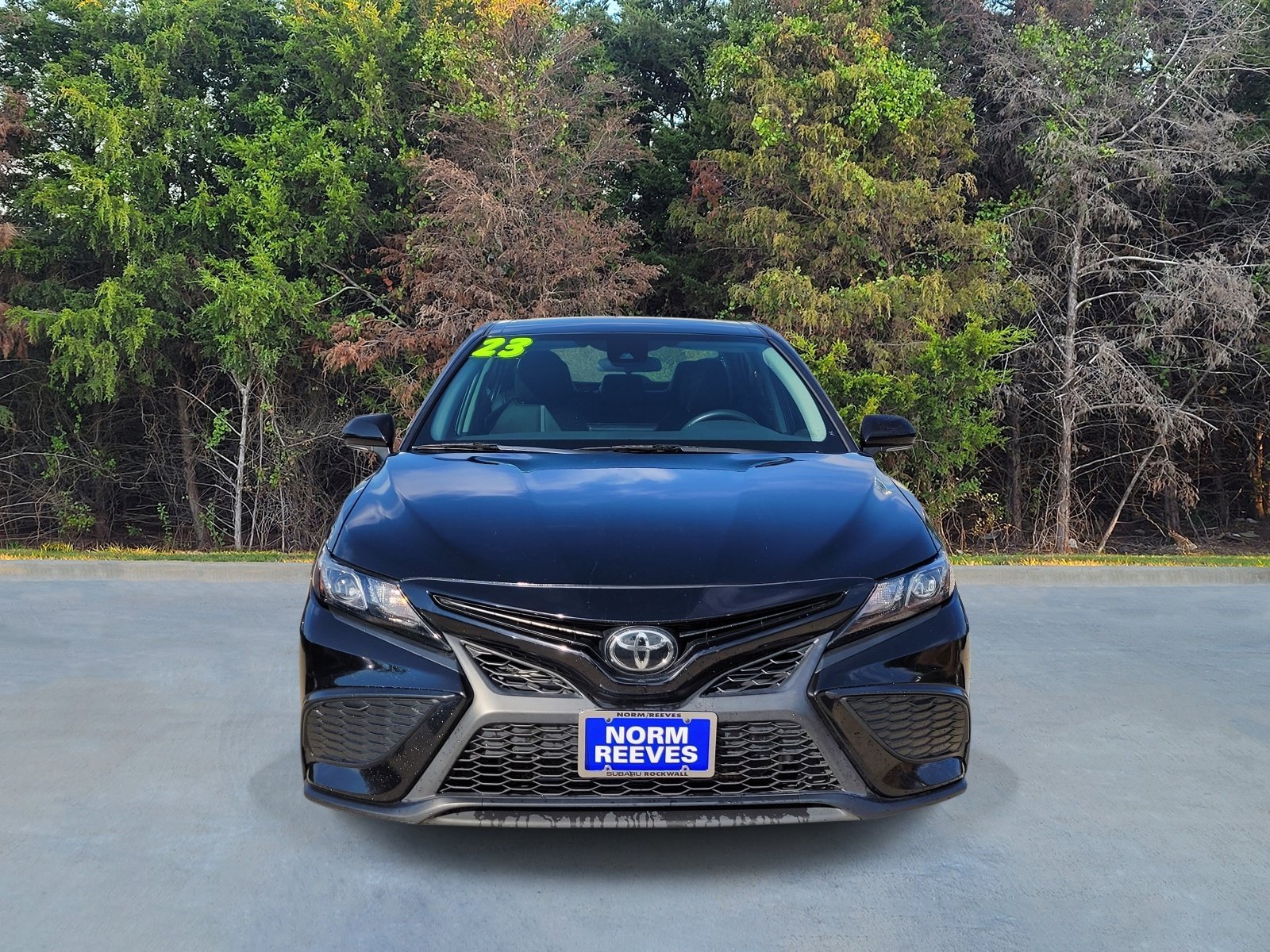 Used 2023 Toyota Camry SE FWD image 2
