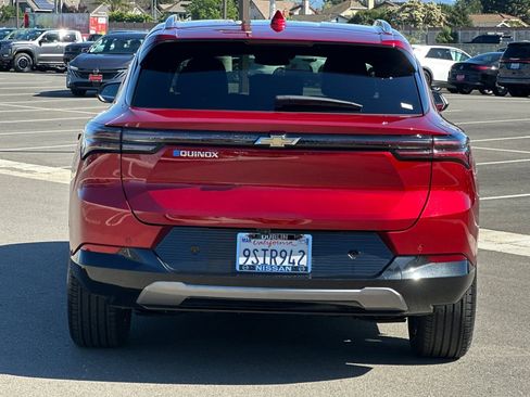 Used 2025 Chevrolet Equinox EV LT w/ Convenience Package image 5