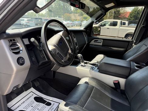 Used 2016 Ford Expedition Limited w/ Equipment Group 301A AWD/4WD image 16