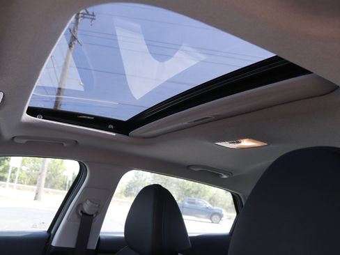 New 2025 Hyundai Elantra Limited image 15