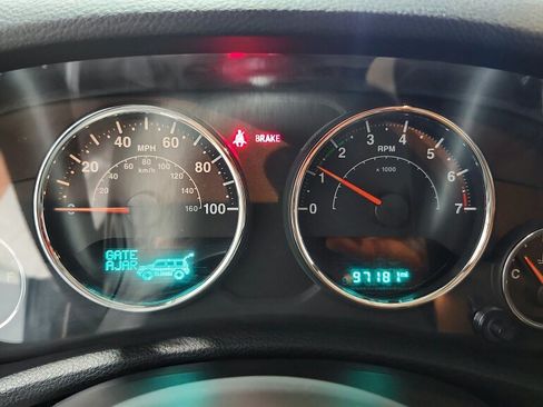Used 2015 Jeep Wrangler Sahara w/ Connectivity Group AWD/4WD image 27