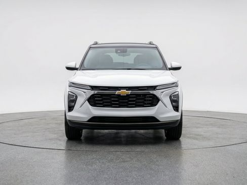 Used 2025 Chevrolet TrailBlazer LT w/ Driver Confidence Package AWD/4WD image 2
