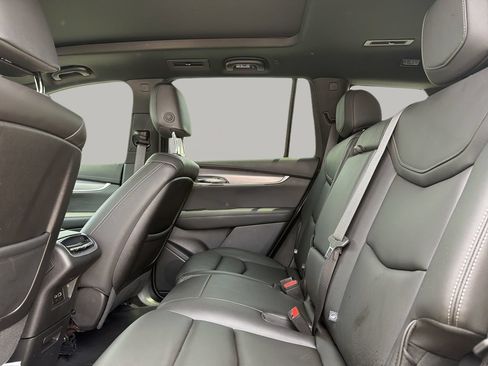 Used 2025 Cadillac XT6 Luxury FWD image 17
