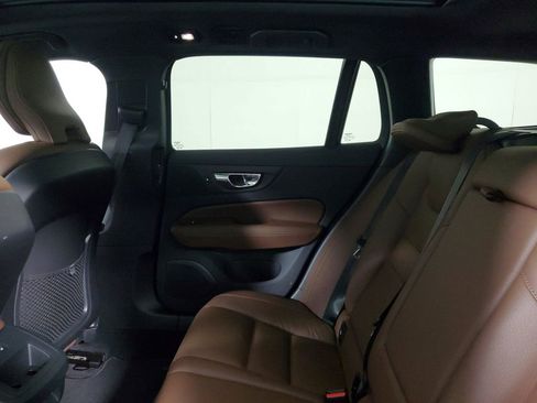 Used 2025 Volvo V60 B5 Cross Country Plus image 14