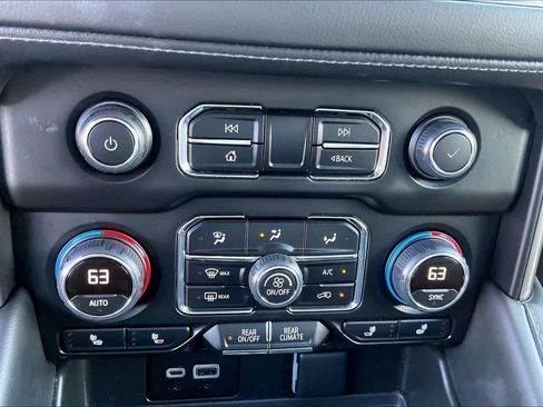 Used 2024 Chevrolet Tahoe LT RWD image 31