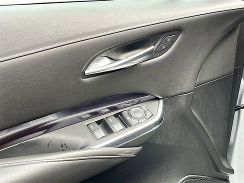 Certified 2021 Cadillac XT4 Luxury w/ Cold Weather Package image 16