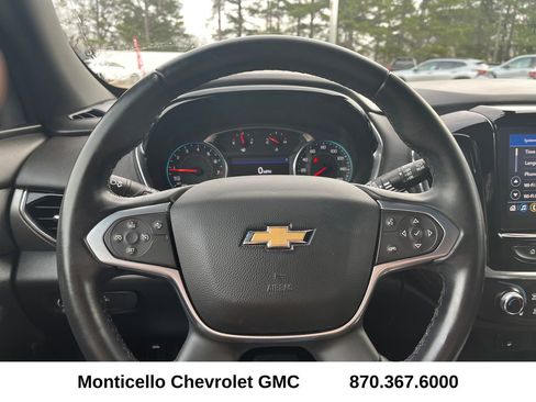 Used 2023 Chevrolet Traverse LT image 12