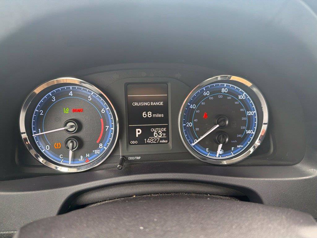 Used 2018 Toyota Corolla LE FWD image 3