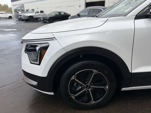 Used 2023 Kia Niro EX image 5