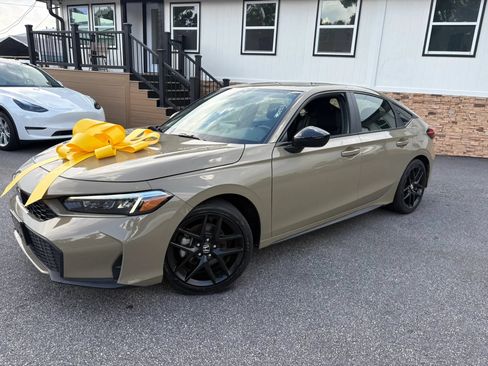 Used 2025 Honda Civic Sport image 4