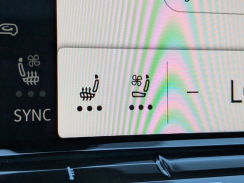 Used 2025 Volkswagen Atlas Cross Sport SE w/ Panoramic Sunroof Package image 34