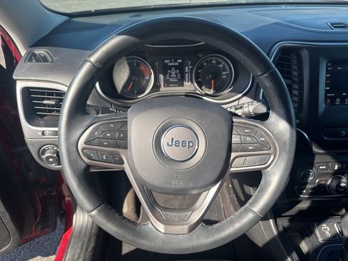 Used 2019 Jeep Cherokee Latitude Plus w/ Comfort/Convenience Group image 14