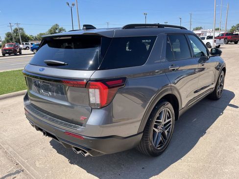 Used 2025 Ford Explorer ST image 6