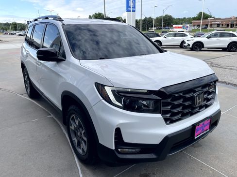 Used 2023 Honda Passport TrailSport image 4