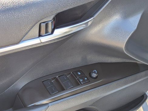 Used 2024 Toyota Camry SE FWD image 11