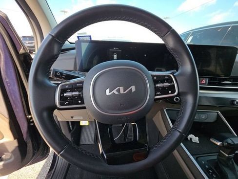 Certified 2025 Kia Carnival FWD image 7