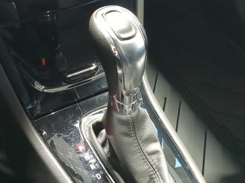 Used 2019 Buick Encore Essence FWD image 34