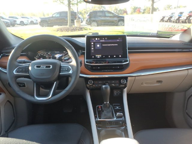 Certified 2024 Jeep Compass Limited AWD/4WD image 11