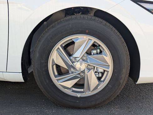 New 2026 Hyundai Elantra SE image 7