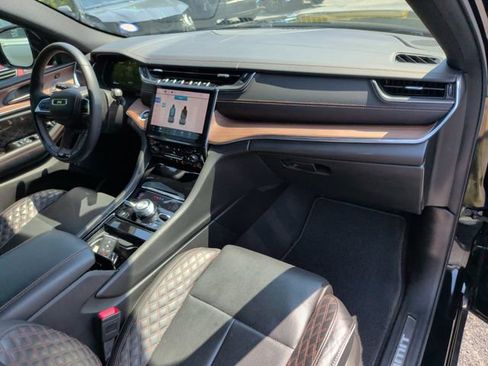 Used 2023 Jeep Grand Cherokee Summit AWD/4WD image 19