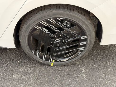 New 2026 Nissan Sentra SR w/ SR Premium Package FWD image 13