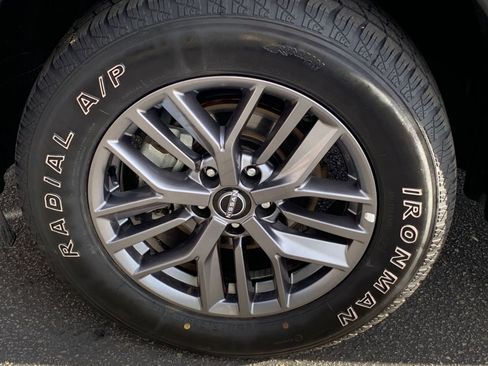 Used 2023 Nissan Rogue S image 29