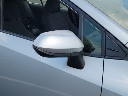 Used 2021 Toyota Corolla LE w/ LE Convenience Package image 9