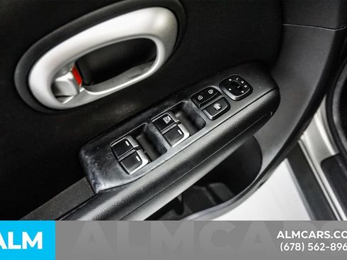 Used 2018 Kia Soul FWD image 39