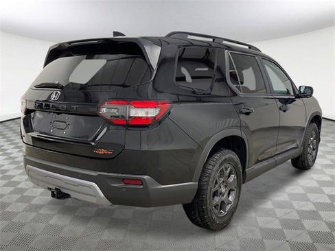 New 2025 Honda Pilot TrailSport image 8