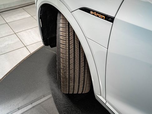 Used 2021 Audi e-tron Premium w/ Convenience Plus Package image 40