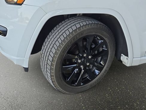 Used 2018 Jeep Grand Cherokee Altitude AWD/4WD image 33