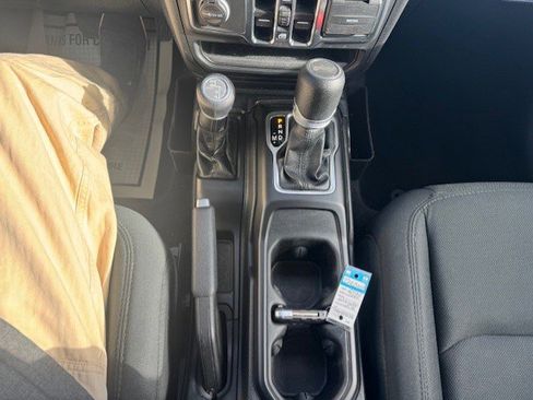 Used 2021 Jeep Wrangler Unlimited Sport image 21