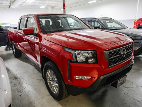 Used 2022 Nissan Frontier SV w/ Technology Package RWD image 2