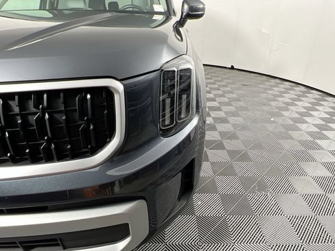 Certified 2024 Kia Telluride EX w/ EX Captain's Chair Package FWD image 9