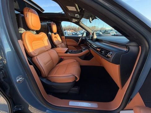 Used 2025 Lincoln Aviator Black Label image 10