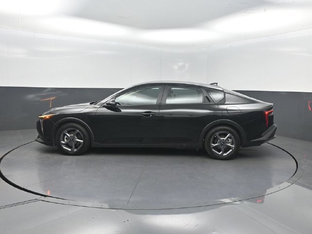 Used 2025 Kia K4 FWD image 2