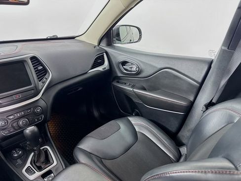 Used 2016 Jeep Cherokee Trailhawk w/ Cold Weather Group image 22