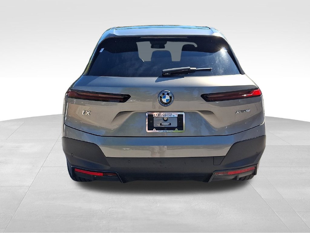 Used 2023 BMW iX xDrive50 AWD/4WD image 5