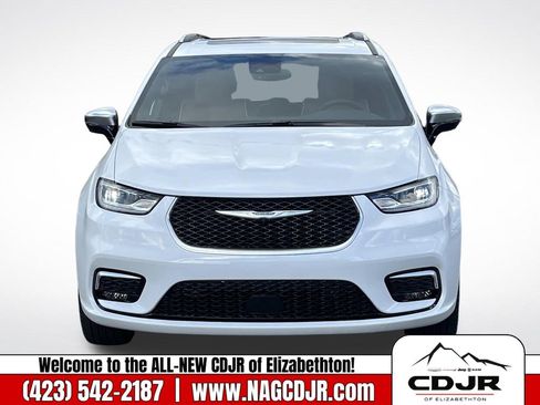 New 2026 Chrysler Pacifica Pinnacle image 9