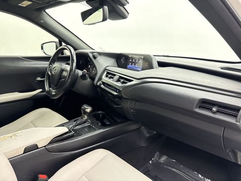 Used 2019 Lexus UX 200 w/ Premium Package image 16