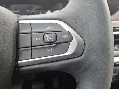 Used 2023 Jeep Compass Latitude AWD/4WD image 19