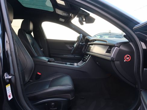 Used 2016 Jaguar XF R-Sport RWD image 37