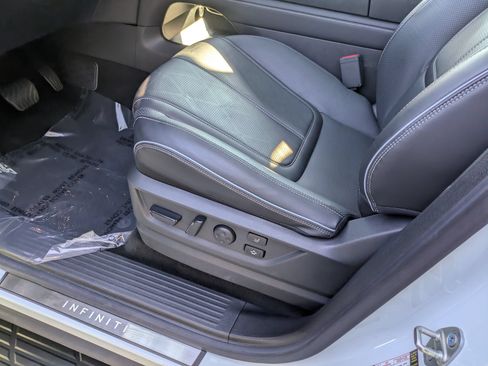 Used 2025 INFINITI QX80 Sensory AWD/4WD image 13