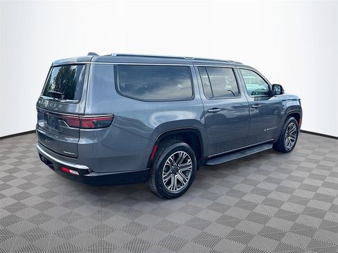 Used 2023 Jeep Wagoneer L Series II image 8