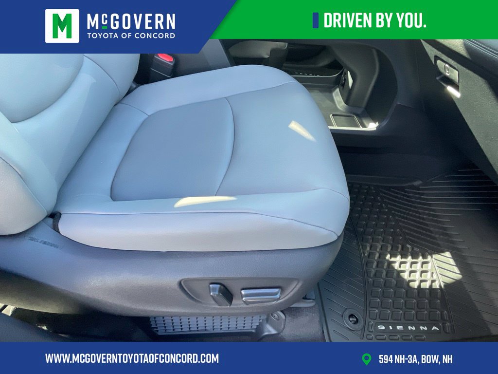 Used 2026 Toyota Sienna XLE FWD image 26