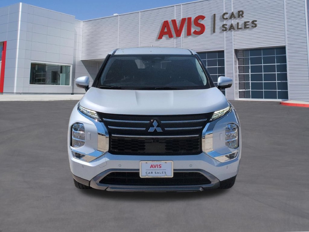Used 2025 Mitsubishi Outlander SE AWD/4WD image 2