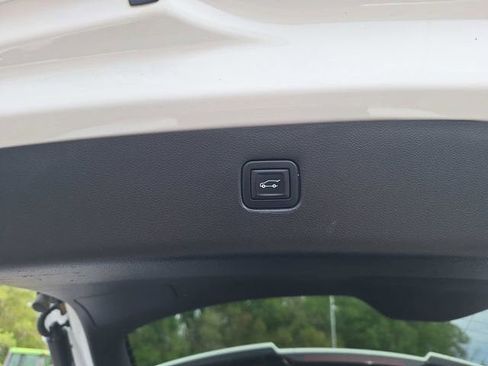 Used 2021 Chevrolet Blazer LT w/ Sound & Technology Package AWD/4WD image 16